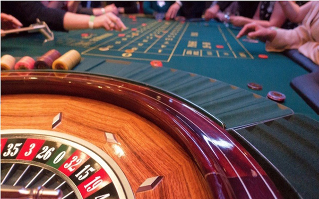 Los casinos no resolverán la crisis económica, según Luis Oliveros