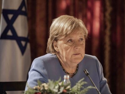 DOBLE LLAVE - Merkel insta a la UE a “definir mejor” sus intereses en materia de seguridad