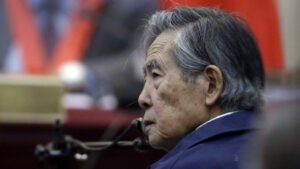 DOBLE LLAVE - Alberto Fujimori fue trasladado a una clínica por problemas de salud
