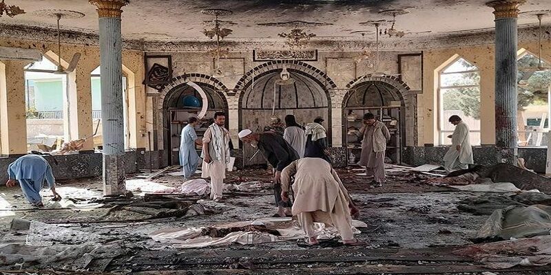 80 muertos y 100 heridos en atentado a una mezquita en Afganistán