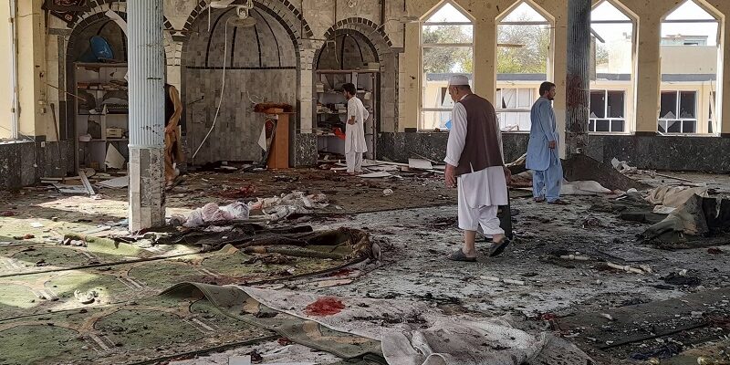 Al menos 40 muertos y 75 heridos en atentado a una mezquita chií afgana