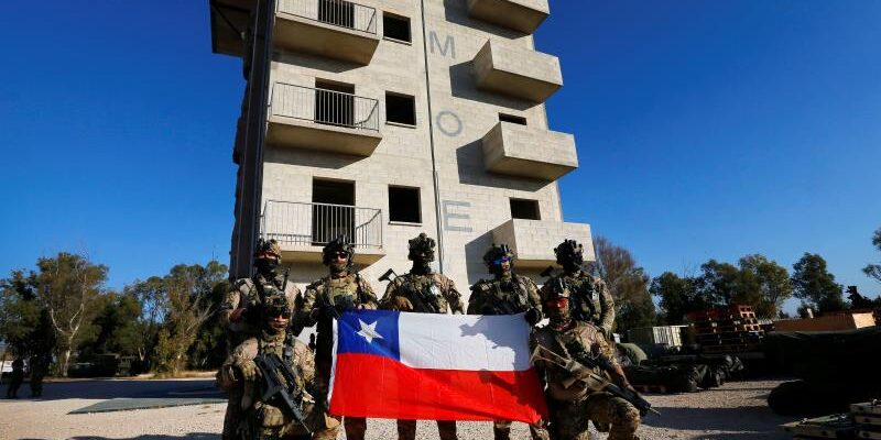 Chile realiza prácticas militares con España y EE.UU.