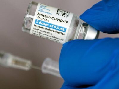 DOBLE LLAVE - EMA confirmó posible relación entre la vacuna de Janssen y casos raros de TVE