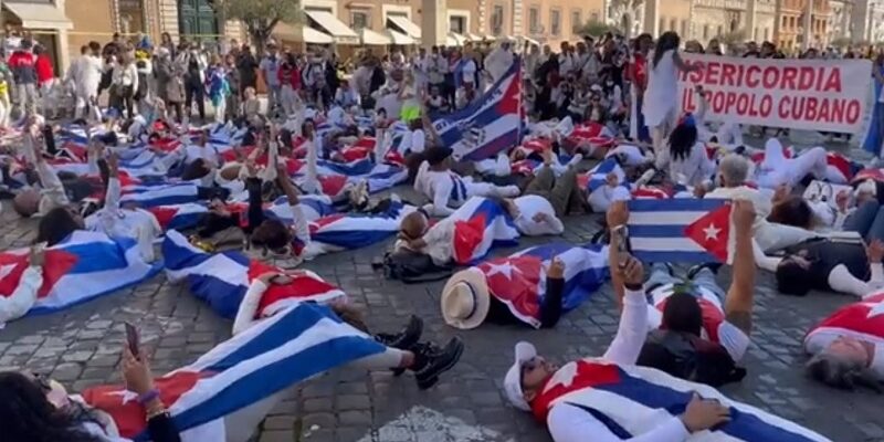 El Vaticano le negó la entrada a cientos de cubanos a la misa