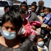 DOBLE LLAVE - OMS pidió a naciones del G20 vacunas accesibles para los refugiados