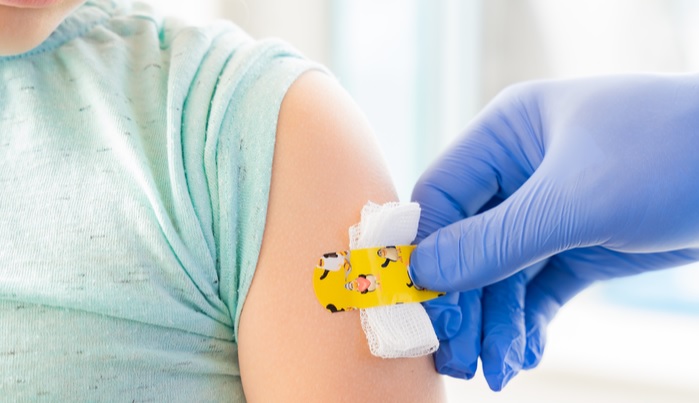 FDA afirma que beneficios superan los riesgos en vacunación de niños
