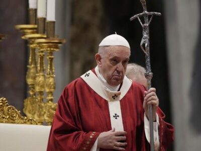 El papa repudió que las naciones inviertan en armamento