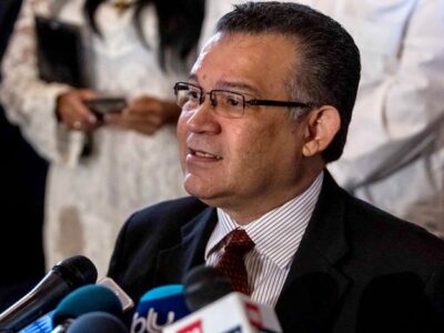 Rector Márquez cuestionó el “voto entubado” para el 21N