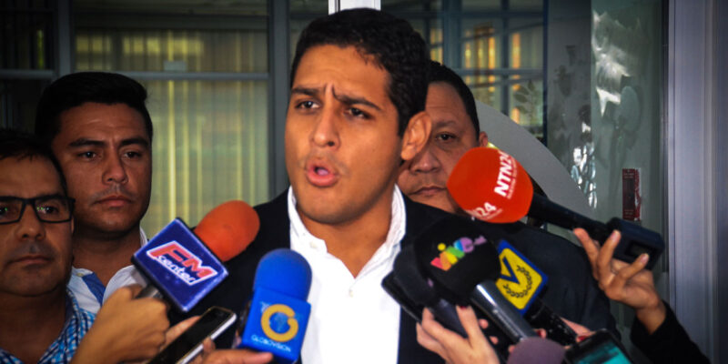 ﻿A pesar del inconveniente, el político opositor pudo ingresar al centro de votación ubicado en el estado La Guaira