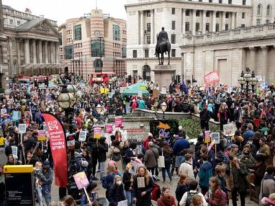 DOBLE LLAVE - Manifestantes marcharon exigiendo justicia climática y racial en Glasgow