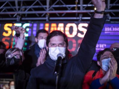 DOBLE LLAVE - Candidatos presidenciales chilenos suspenden campaña tras posible infección de Covid-19 en uno de los aspirantes