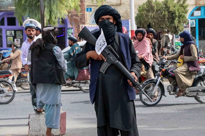 denunció a los talibanes
