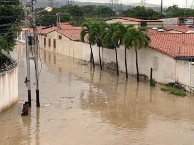 DOBLE LLAVE - Reportaron inundaciones en calles de Cabudare tras precipitaciones del domingo
