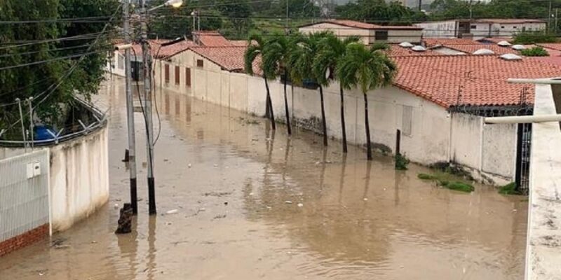 DOBLE LLAVE - Reportaron inundaciones en calles de Cabudare tras precipitaciones del domingo