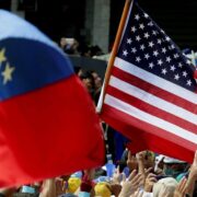 EE.UU. debe revertir las sanciones contra Venezuela, según economista