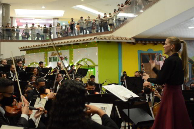 Elisa Vegas y la Orquesta Sinfónica Gran Mariscal de Ayacucho