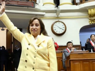 Dina Boluarte - Juramentada presidenta de Perú