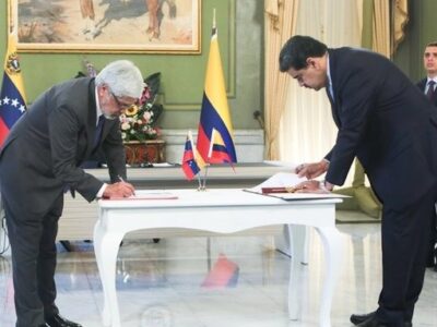 Firma del acuerdo en Miraflores - Prensa presidencial