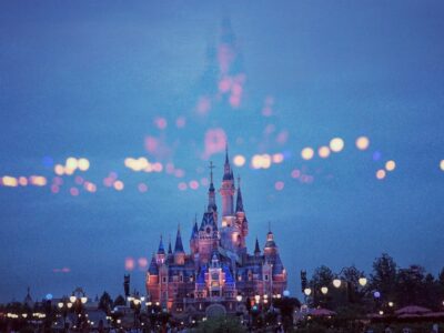 La empresa Disney fue fundada en 1923, de la mano de un Walt Disney quien en un principio había sido acusado de ser un hombre sin imaginación