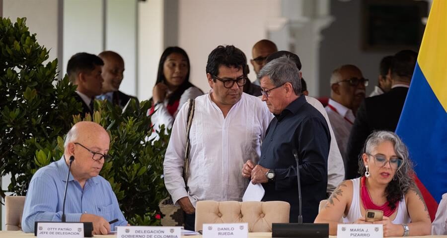 Gobierno de Colombia y el ELN firmaron acuerdo en proceso de paz ...