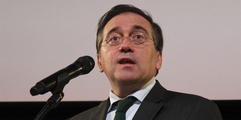 José Manuel Albares - españoles