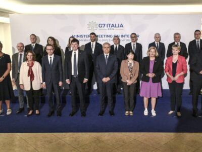 G7