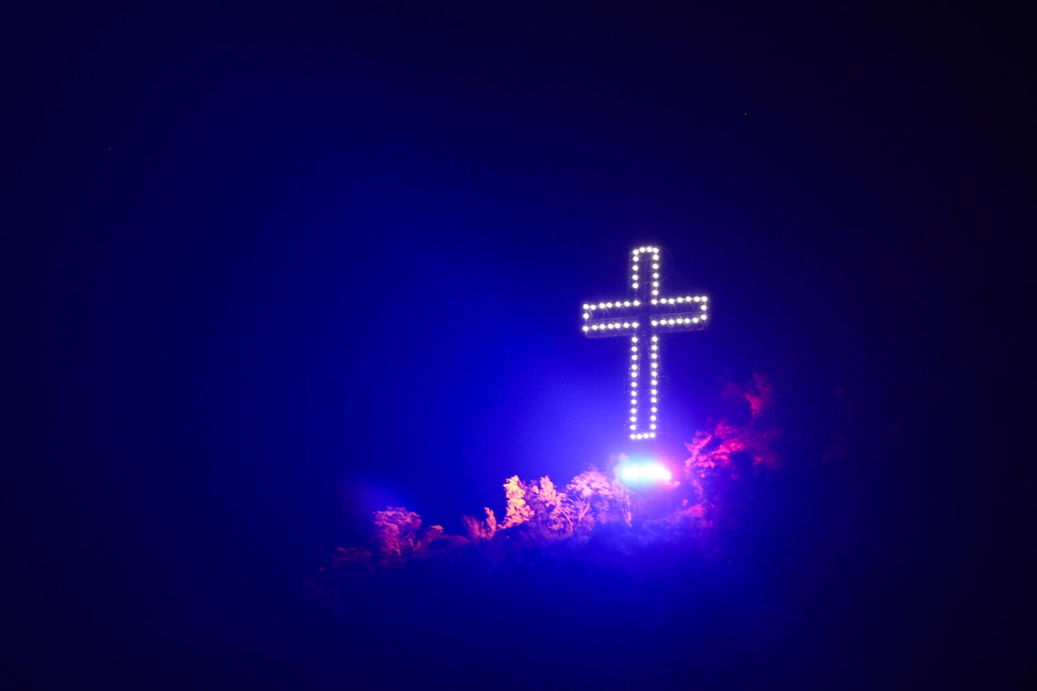 La Cruz del Ávila se enciende en Caracas