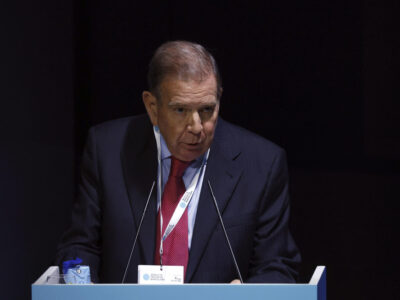 Edmundo González en España