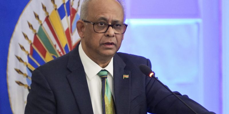 Albert Ramdin (2)