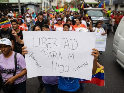 marcha en defensa de los migrantes venezolanos detenidos en El Salvador