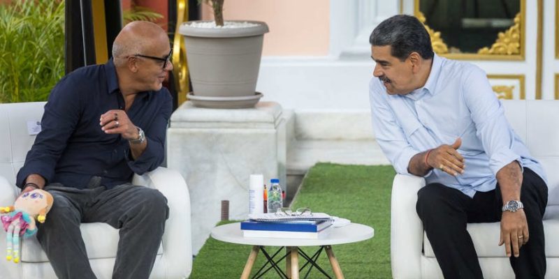 Jorge Rodríguez y Nicolás Maduro