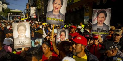 marcha en contra de Kamla Persad-Bissessar