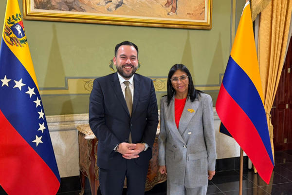 Delcy Rodríguez y Edwin Palma