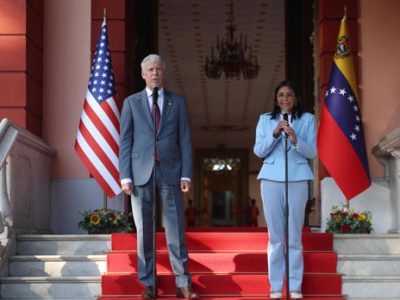 Delcy Rodríguez y Chris Wright
