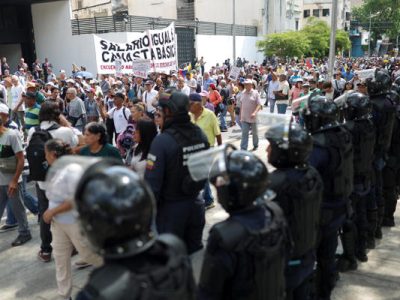 Protesta en Caracas por salarios