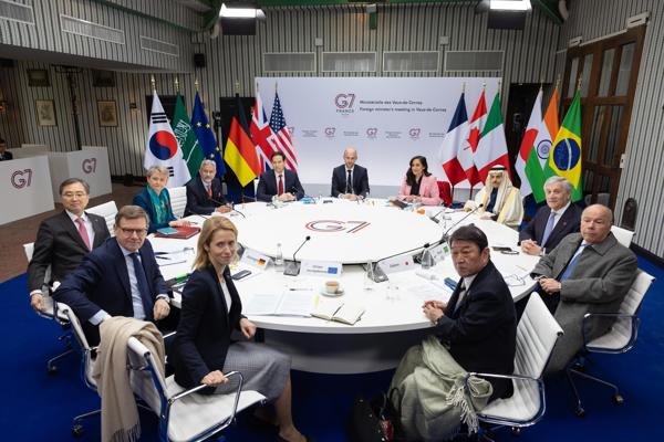 G7