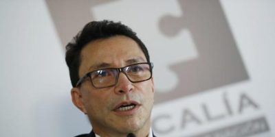 Exgobernador colombiano abandona carrera presidencial y se une a candidato de izquierda