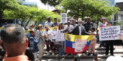 Sindicalistas acuden a la Embajada de EE.UU. en Caracas para pedir elecciones en Venezuela