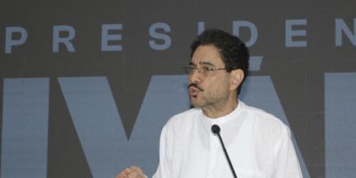 Cepeda acusa a De la Espriella de participar en robo de recursos del sistema de salud