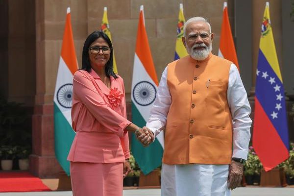 Delcy Rodríguez y Narendra Modi