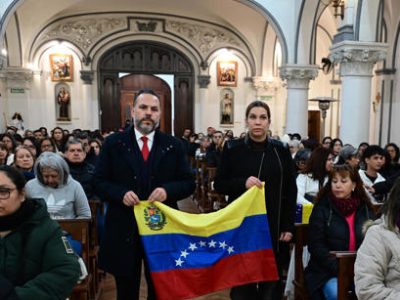 Cientos de venezolanos en Buenos Aires se reúnen en misa por víctimas de terremotos