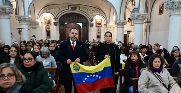 Cientos de venezolanos en Buenos Aires se reúnen en misa por víctimas de terremotos