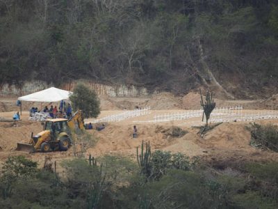 Centenares de víctimas sin identificar de terremotos son enterradas en La Guaira