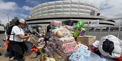 Donaciones y voluntarios se concentran en Bogotá para seguir enviando ayudas a Venezuela