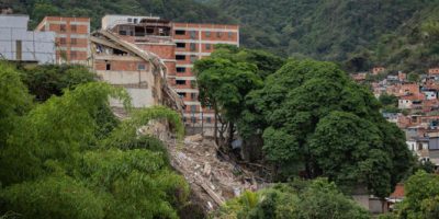 Colapsa parcialmente un colegio en Caracas nueve días después de los potentes terremotos