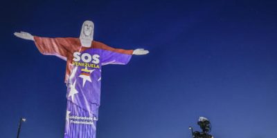 El Cristo de Río de Janeiro rinde homenaje a las víctimas de los terremotos en Venezuela
