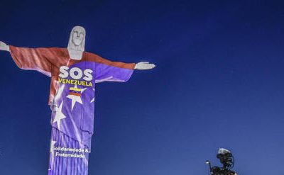El Cristo de Río de Janeiro rinde homenaje a las víctimas de los terremotos en Venezuela