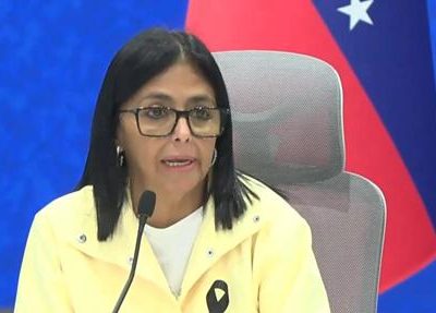 Delcy Rodríguez anuncia conversaciones con EEUU y el FMI para reconstruir infraestructura