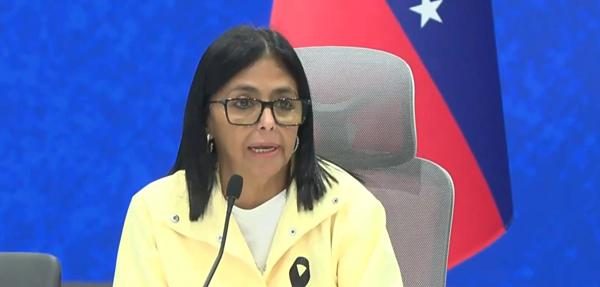 Delcy Rodríguez anuncia conversaciones con EEUU y el FMI para reconstruir infraestructura