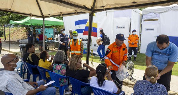 Heridos de la búsqueda entre escombros, víctimas colaterales de los sismos en Venezuela